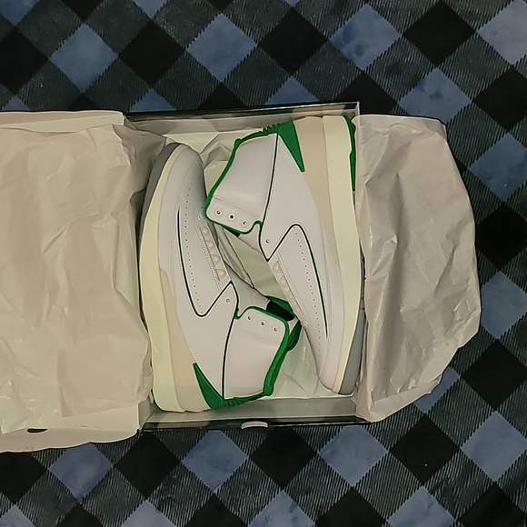 Brand New in BOX. Jordan 2s. Lucky Green . Size 14. Never been worn. - Picture 2 of 14
